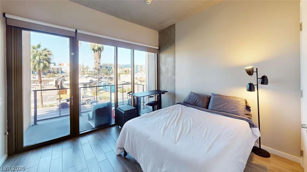 353 Bonneville, Las Vegas, NV 89101