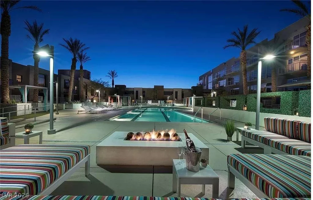 353 Bonneville, Las Vegas, NV 89101