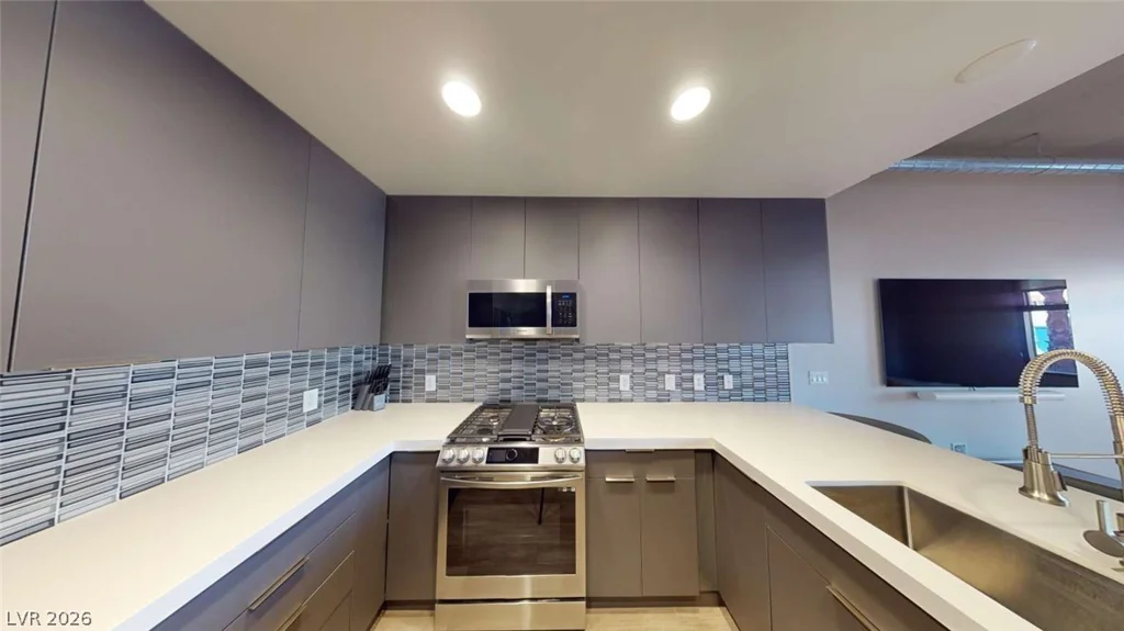 353 Bonneville, Las Vegas, NV 89101