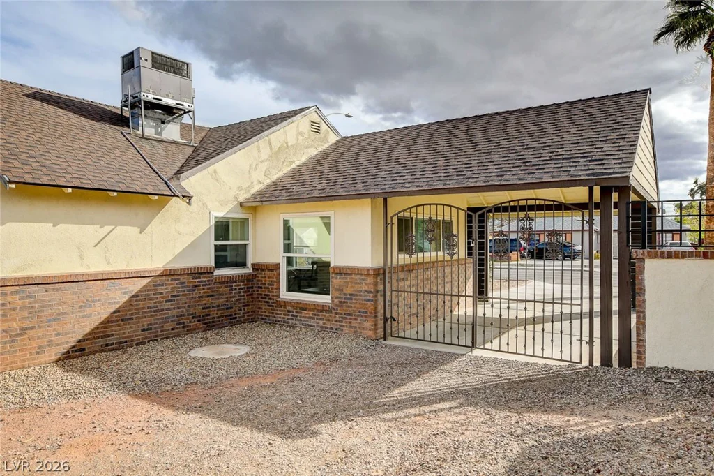 1017 Oakey, Las Vegas, NV 89104