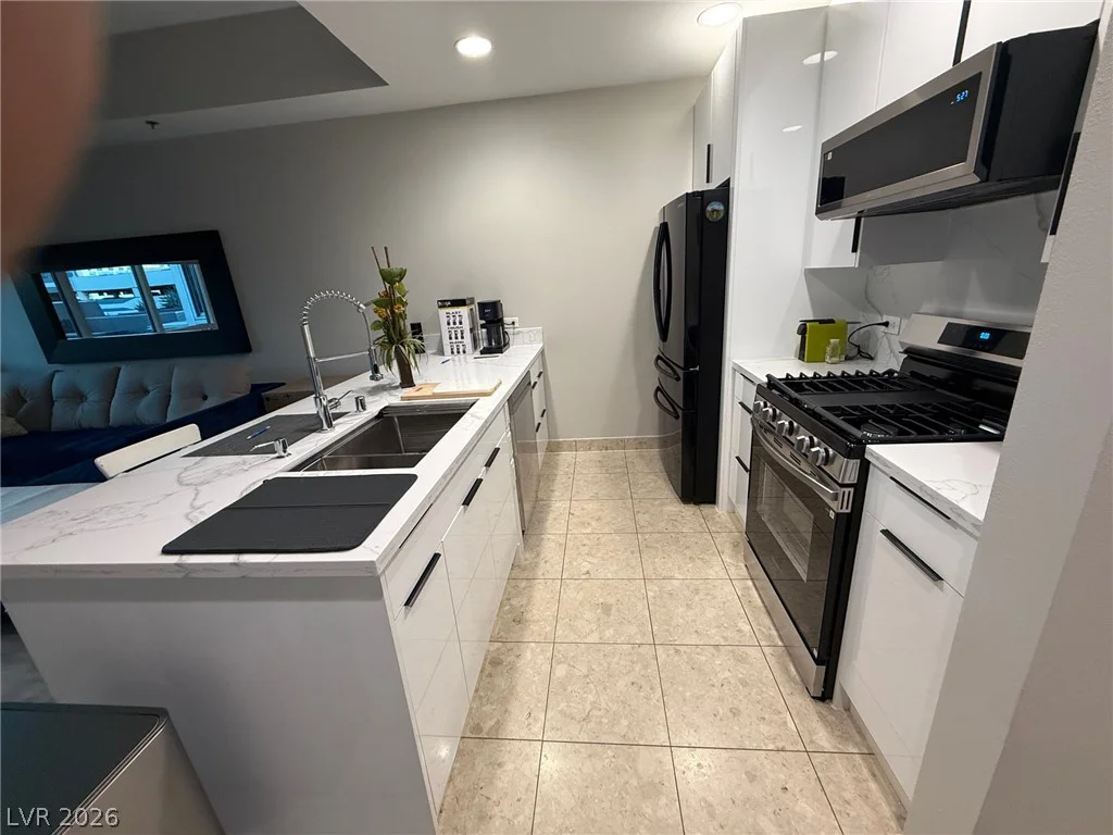 4525 Dean Martin, Las Vegas, NV 89103