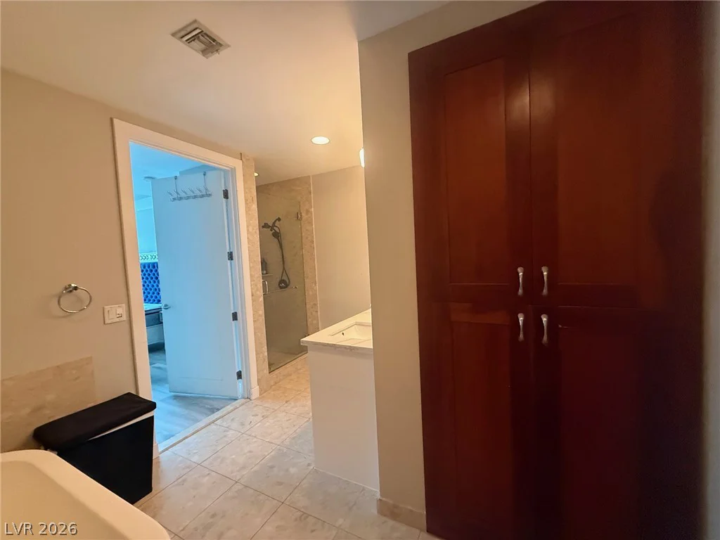 4525 Dean Martin, Las Vegas, NV 89103