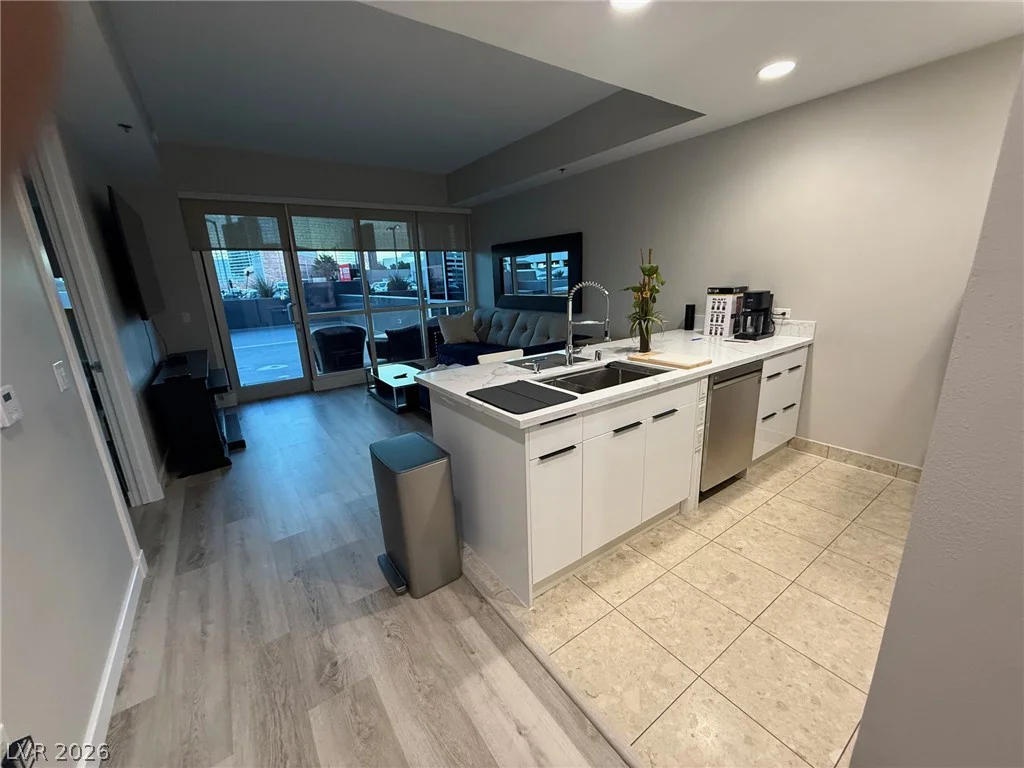 4525 Dean Martin, Las Vegas, NV 89103