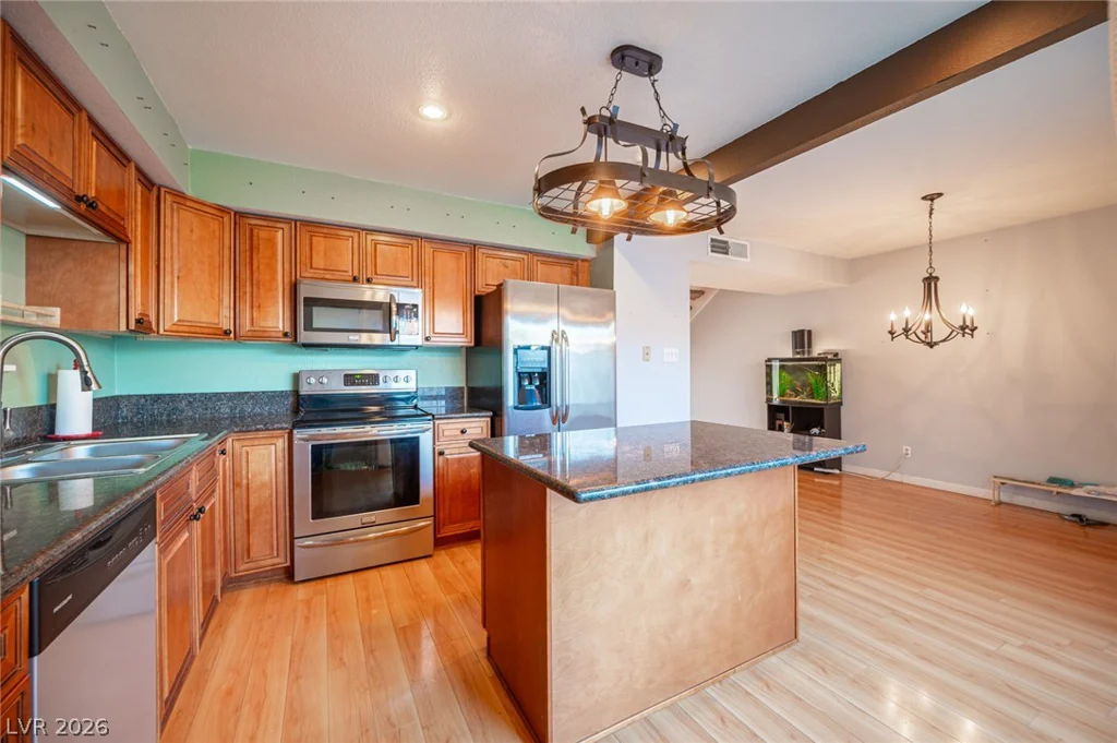 618 Rolling Green, Las Vegas, NV 89169