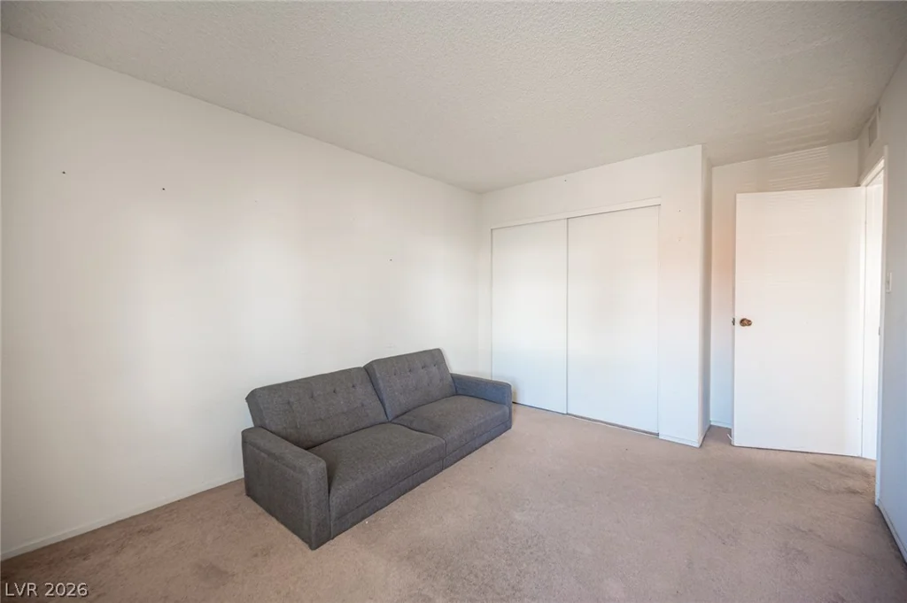 618 Rolling Green, Las Vegas, NV 89169