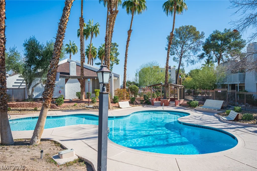 618 Rolling Green, Las Vegas, NV 89169