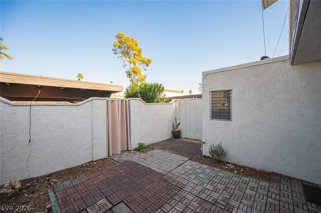 618 Rolling Green, Las Vegas, NV 89169
