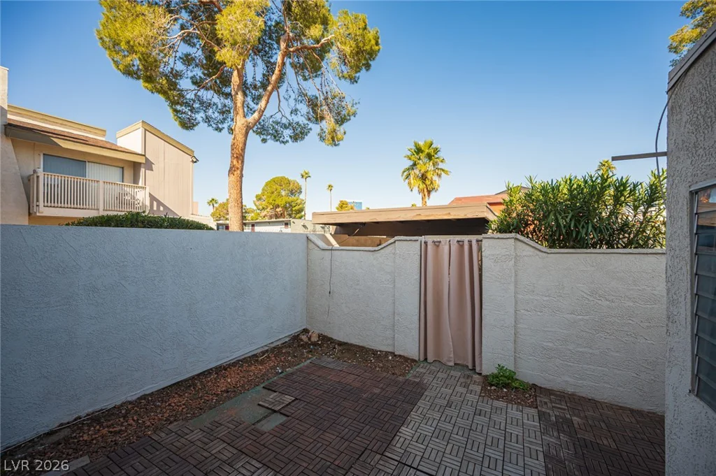 618 Rolling Green, Las Vegas, NV 89169