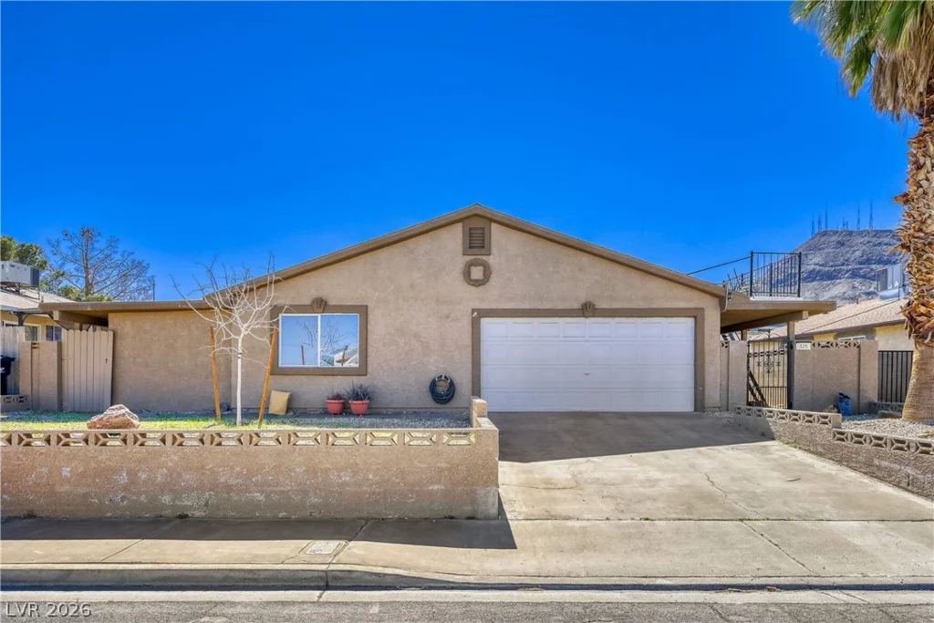 325 Rochell, Henderson, NV 89015