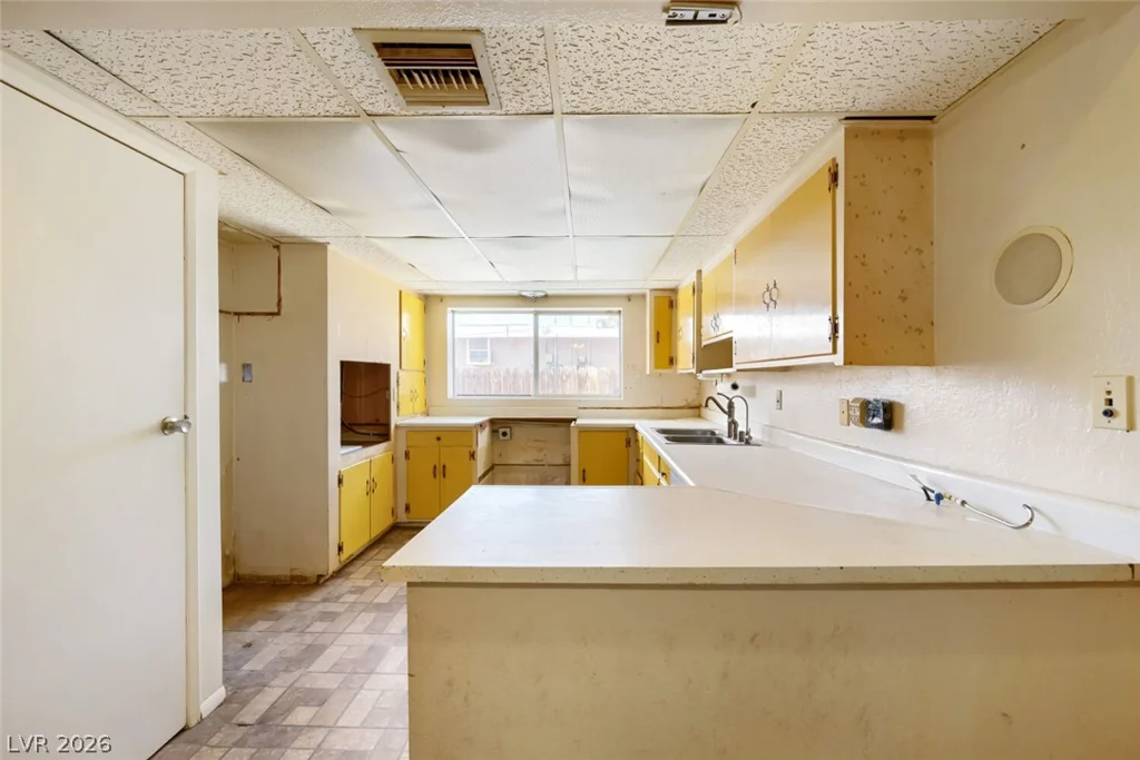 2031 Crawford, North Las Vegas, NV 89030
