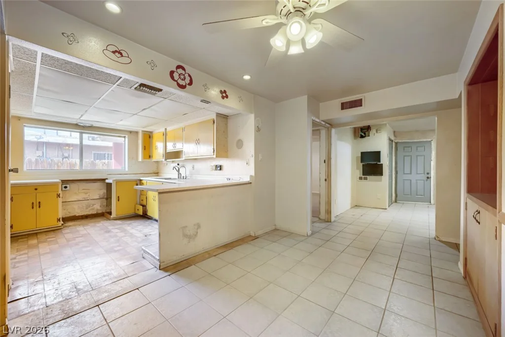 2031 Crawford, North Las Vegas, NV 89030