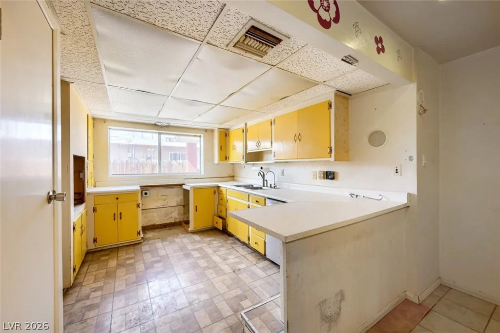 2031 Crawford, North Las Vegas, NV 89030