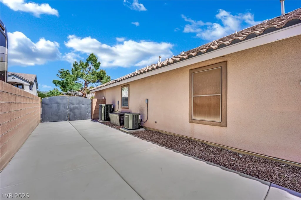 5905 Glenmere, Las Vegas, NV 89131