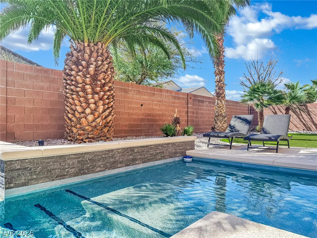 5905 Glenmere, Las Vegas, NV 89131
