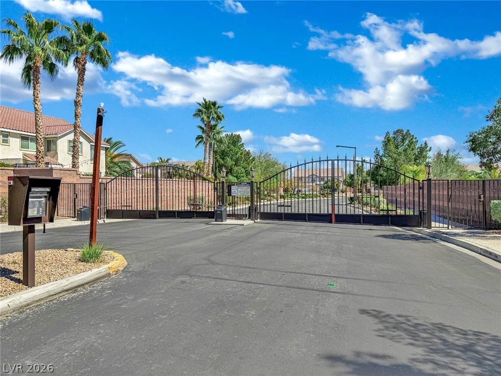 5905 Glenmere, Las Vegas, NV 89131