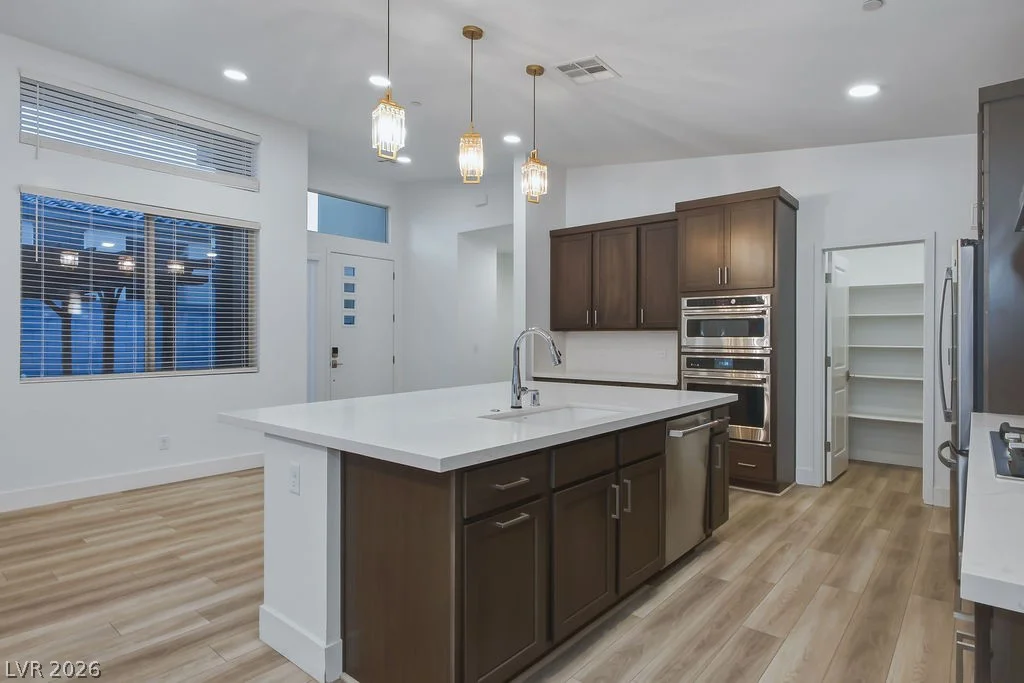 9958 Egan Valley, Las Vegas, NV 89166