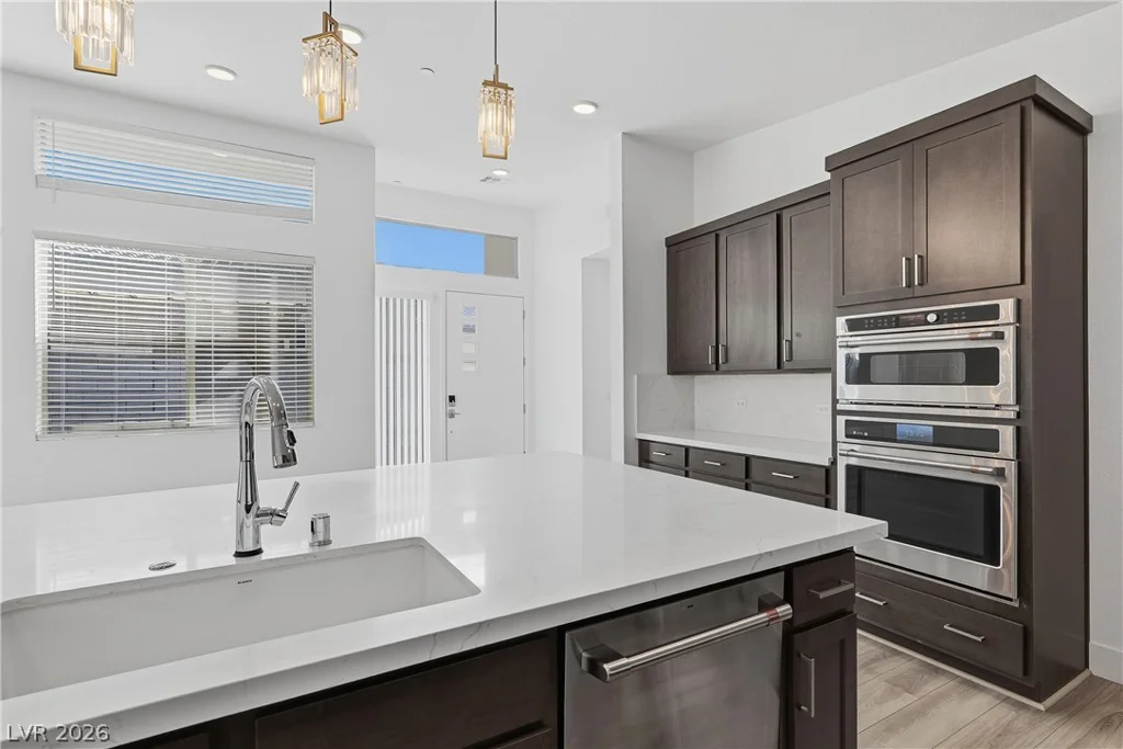 9958 Egan Valley, Las Vegas, NV 89166