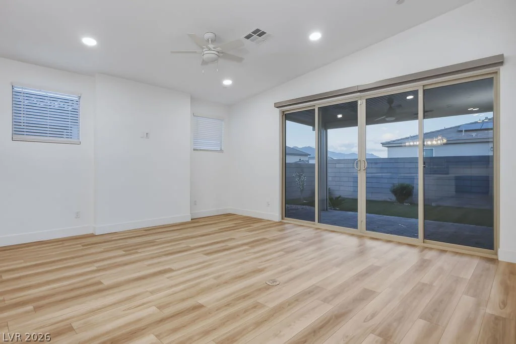 9958 Egan Valley, Las Vegas, NV 89166
