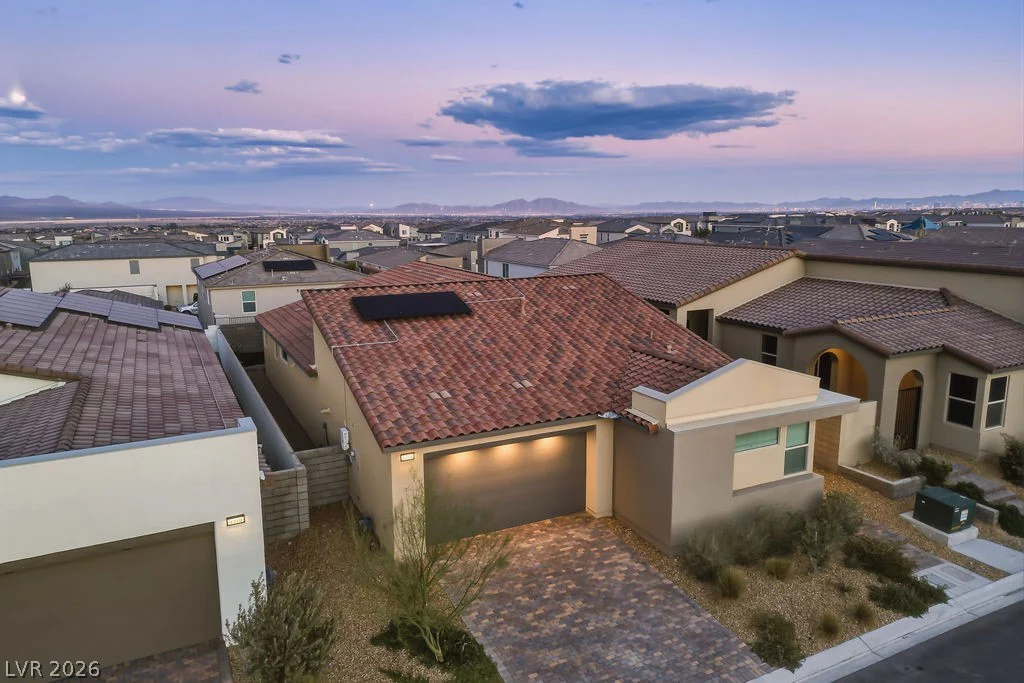 9958 Egan Valley, Las Vegas, NV 89166