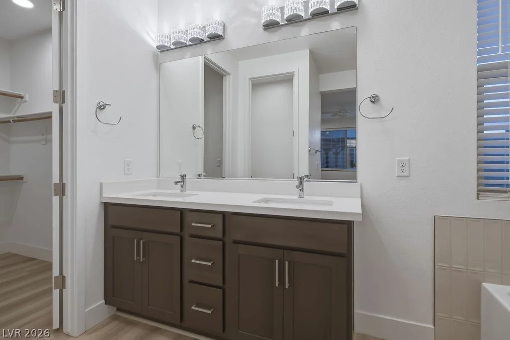 9958 Egan Valley, Las Vegas, NV 89166