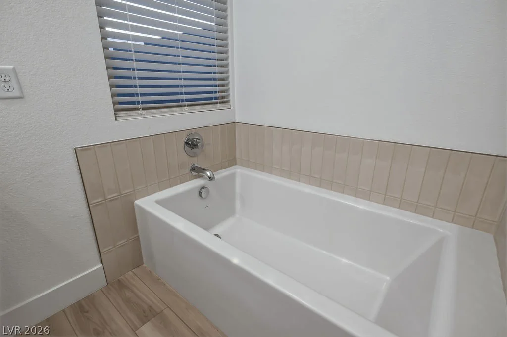 9958 Egan Valley, Las Vegas, NV 89166
