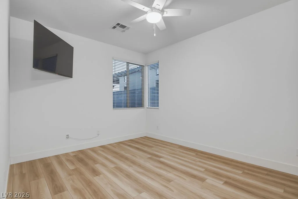 9958 Egan Valley, Las Vegas, NV 89166
