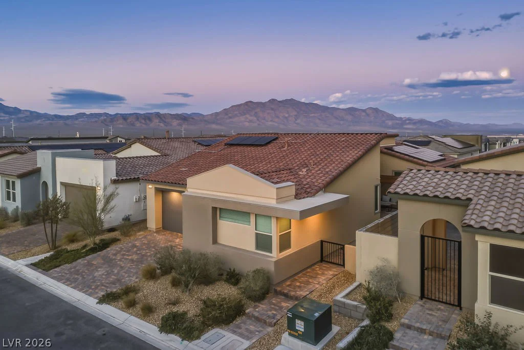 9958 Egan Valley, Las Vegas, NV 89166