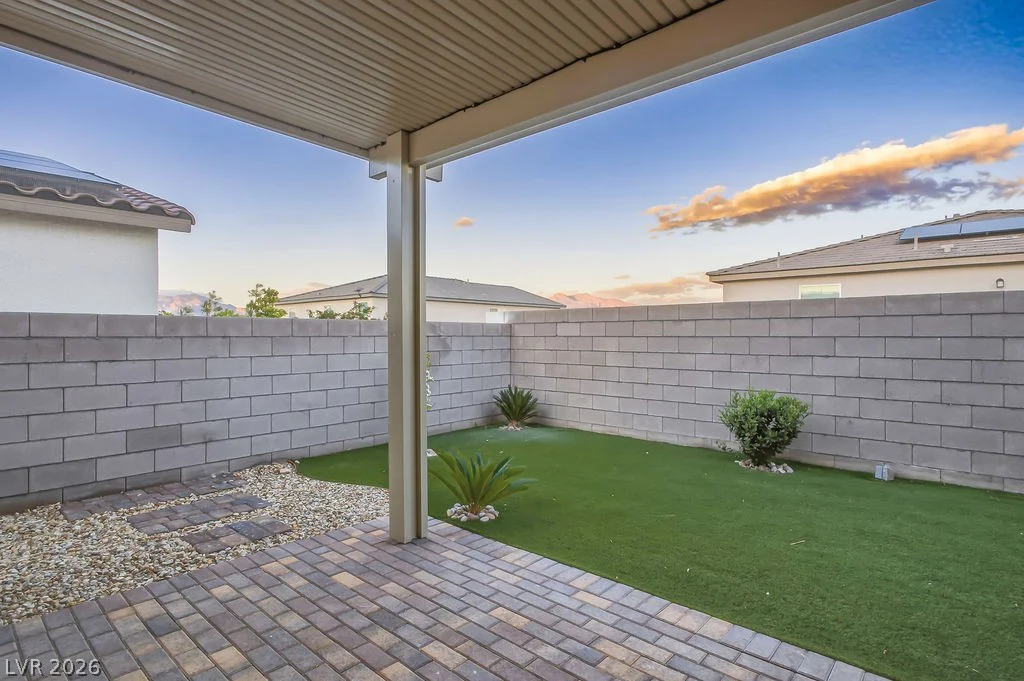 9958 Egan Valley, Las Vegas, NV 89166