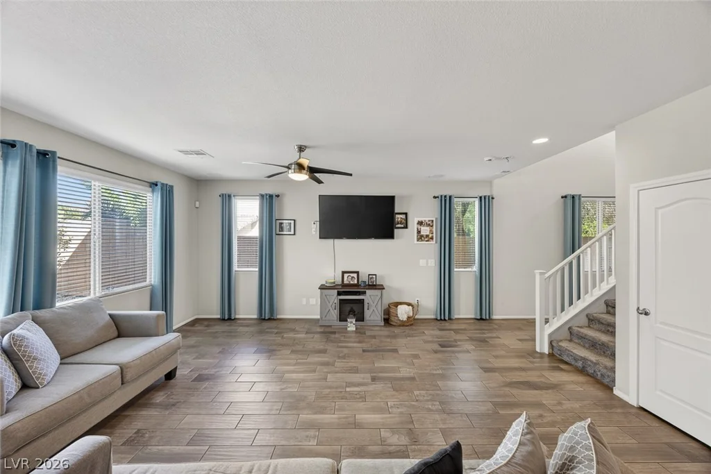 3246 Grayson Lake, Las Vegas, NV 89129