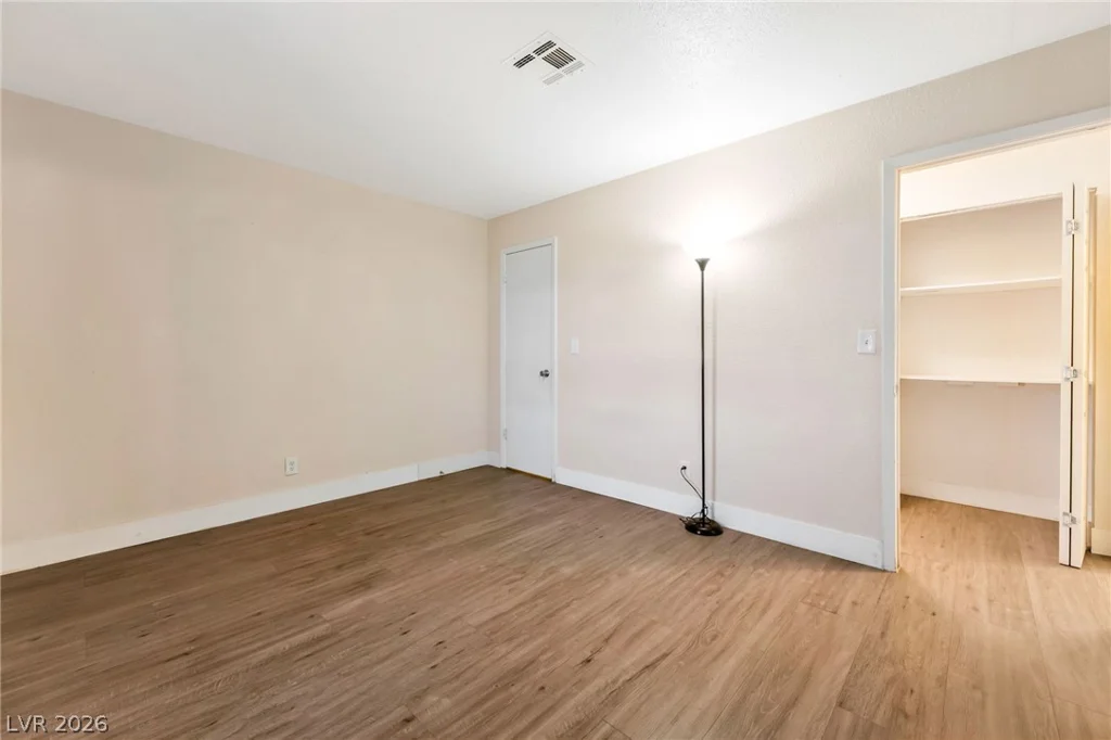 4300 Lamont, Las Vegas, NV 89115