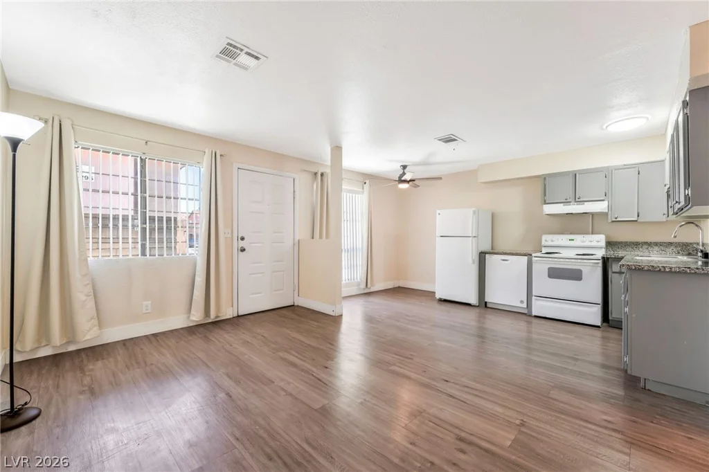 4300 Lamont, Las Vegas, NV 89115