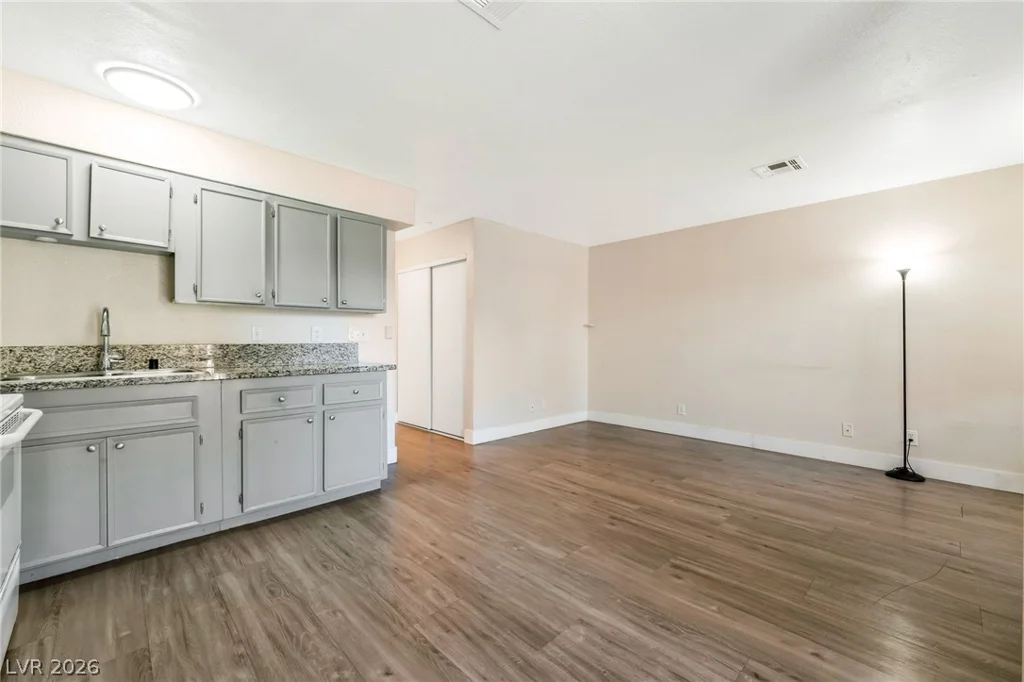 4300 Lamont, Las Vegas, NV 89115
