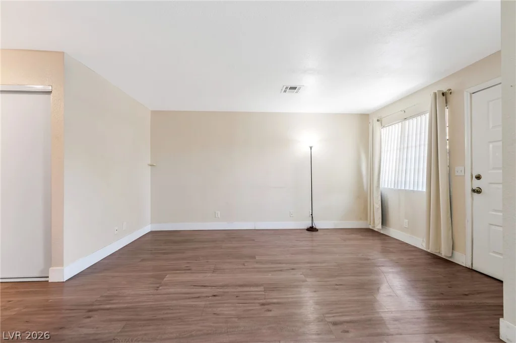 4300 Lamont, Las Vegas, NV 89115