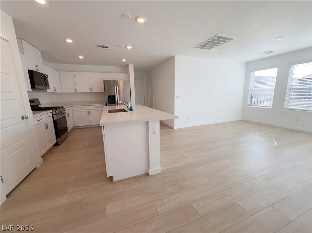 4242 Vivenda, Las Vegas, NV 89115
