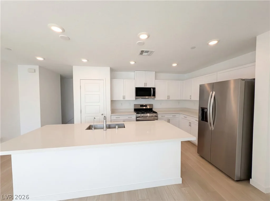 4242 Vivenda, Las Vegas, NV 89115