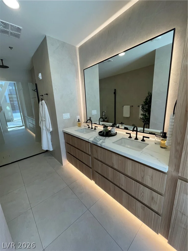 700 Carson, Las Vegas, NV 89106