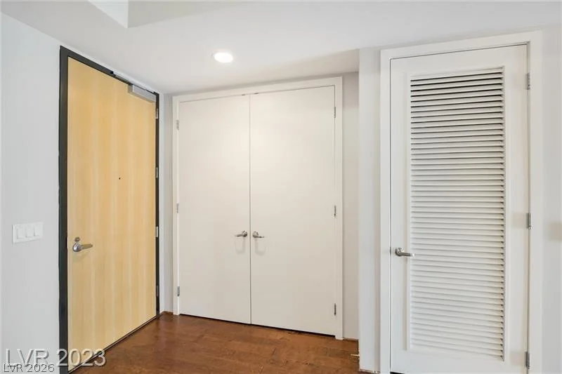 353 Bonneville, Las Vegas, NV 89101
