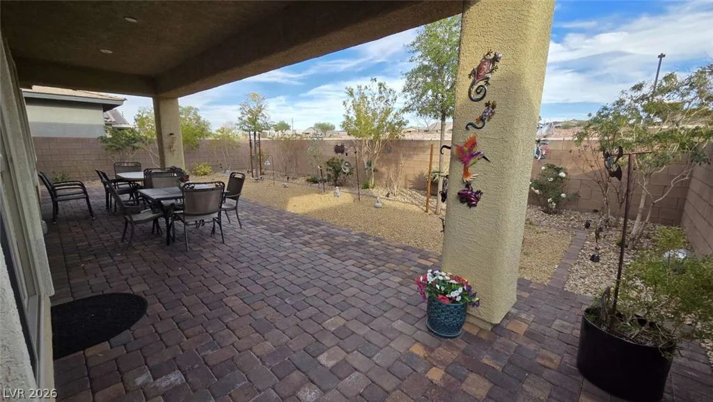 652 Longfeather, Henderson, NV 89011