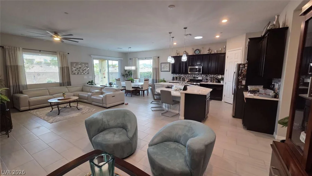 652 Longfeather, Henderson, NV 89011