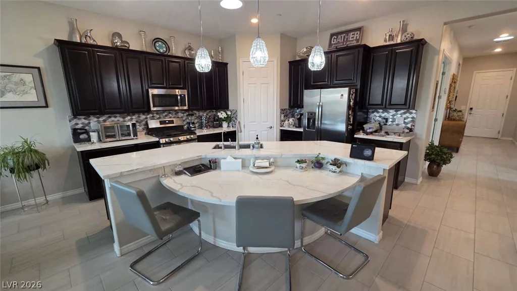 652 Longfeather, Henderson, NV 89011