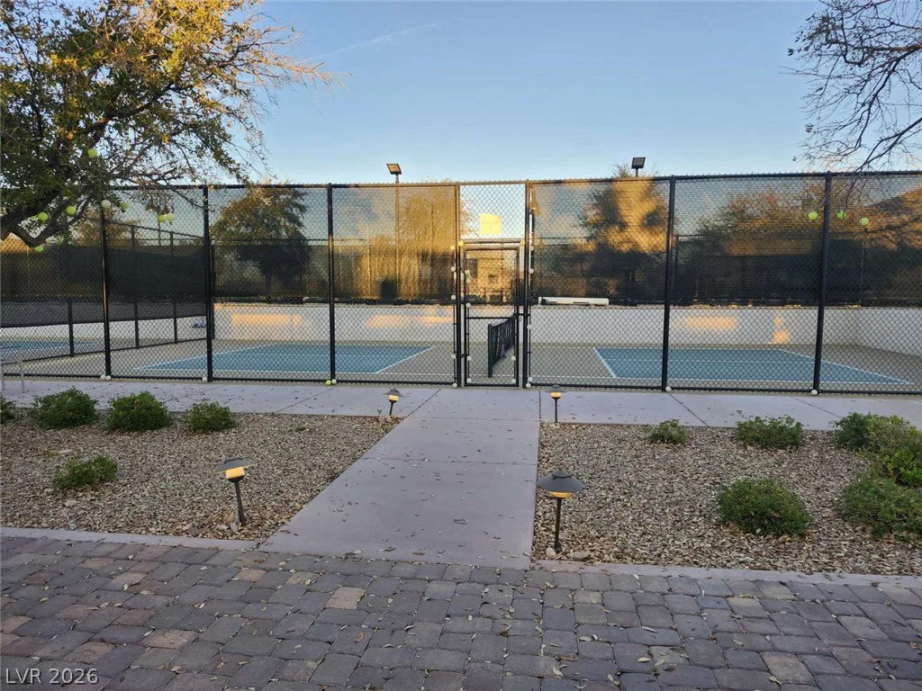 652 Longfeather, Henderson, NV 89011