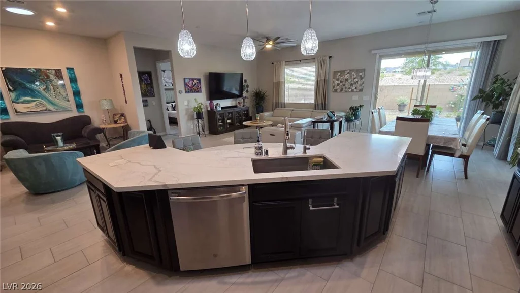 652 Longfeather, Henderson, NV 89011