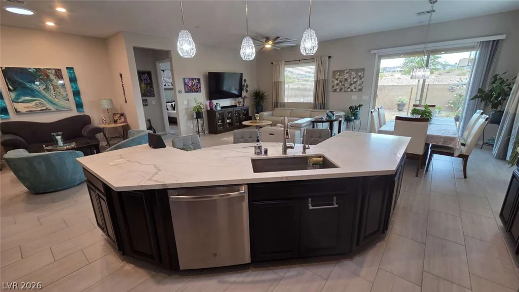 652 Longfeather, Henderson, NV 89011