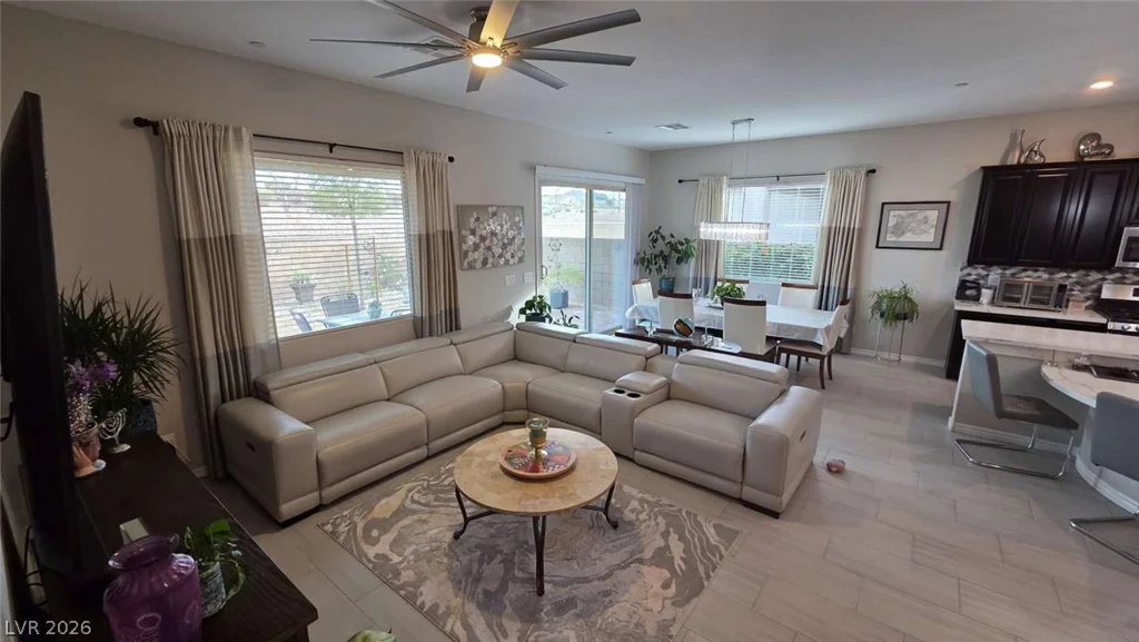 652 Longfeather, Henderson, NV 89011
