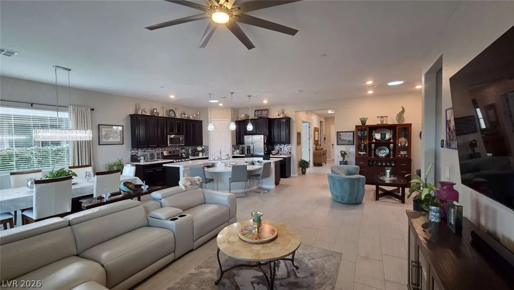 652 Longfeather, Henderson, NV 89011