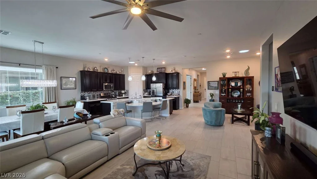 652 Longfeather, Henderson, NV 89011
