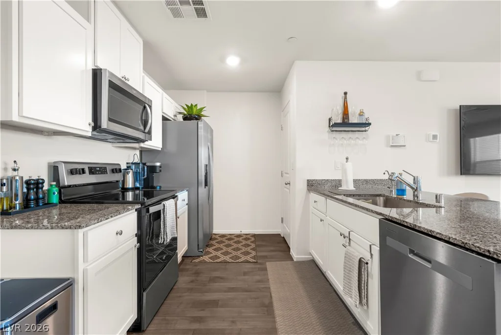 1128 Scarlet Sparrow, Henderson, NV 89011