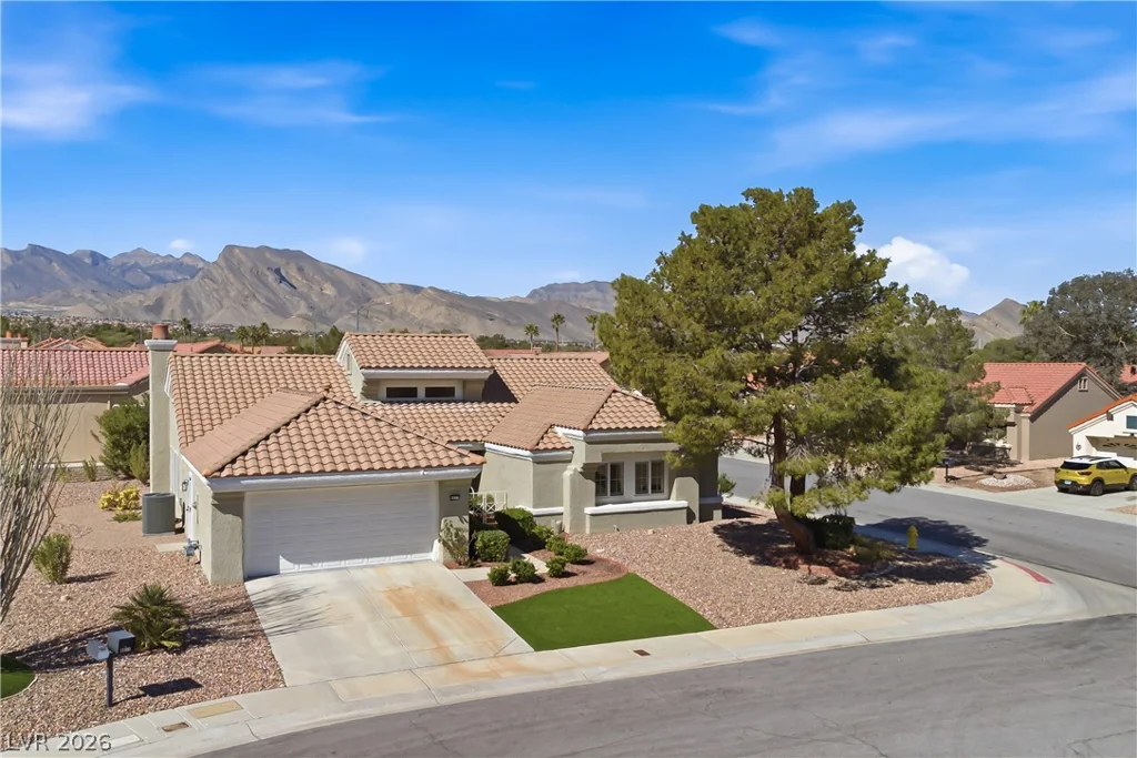 8817 Sandspring, Las Vegas, NV 89134