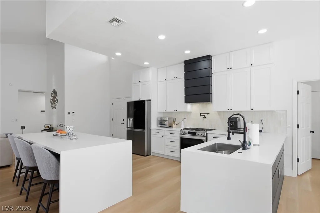 8817 Sandspring, Las Vegas, NV 89134