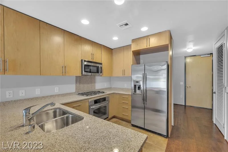 353 Bonneville, Las Vegas, NV 89101